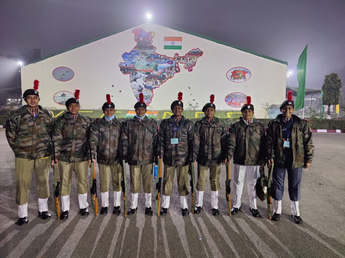 Dte_kargo's tweet photo. #RDC2022 cadets ready to take on the battle of Rajpath fighting the cold weather of Delhi. Way to go team kargo @HQ_DG_NCC  @drajaykumar_ias @SpokespersonMoD @PIBBengaluru @PIB_Panaji @adgpi @Prodef_blr https://t.co/C65QRSnP8k