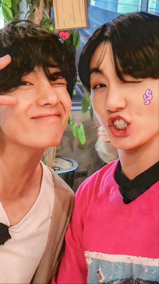 Dailytaeekook's tweet photo. if they aren't soulmate's, then tell me who are. https://t.co/C17NOv25pb