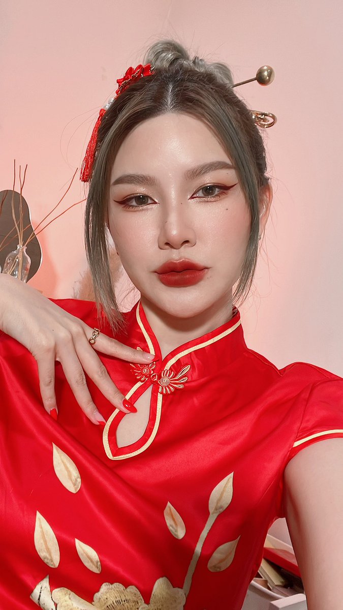 Mlie_Makeup's tweet photo. ลองแต่งตาจามสาวจีนดู โกงสุดตาโตมว๊ากกกแต่อย่าดูหน้าจริงนะปลอมมากแม่ร 🤣 https://t.co/rrQNw7mUQ0