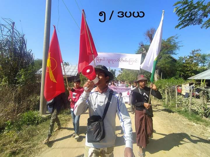 b3rry_y's tweet photo. "Let's Revolt together with PDF to End the Trouble of Refugees" Today strike in Depayin marched to overthrow the Terrorists Dictatorship.

#SanctionMOGE #2022Jan18Coup 
#WhatsHappeningInMyanmar https://t.co/YdSuidWott