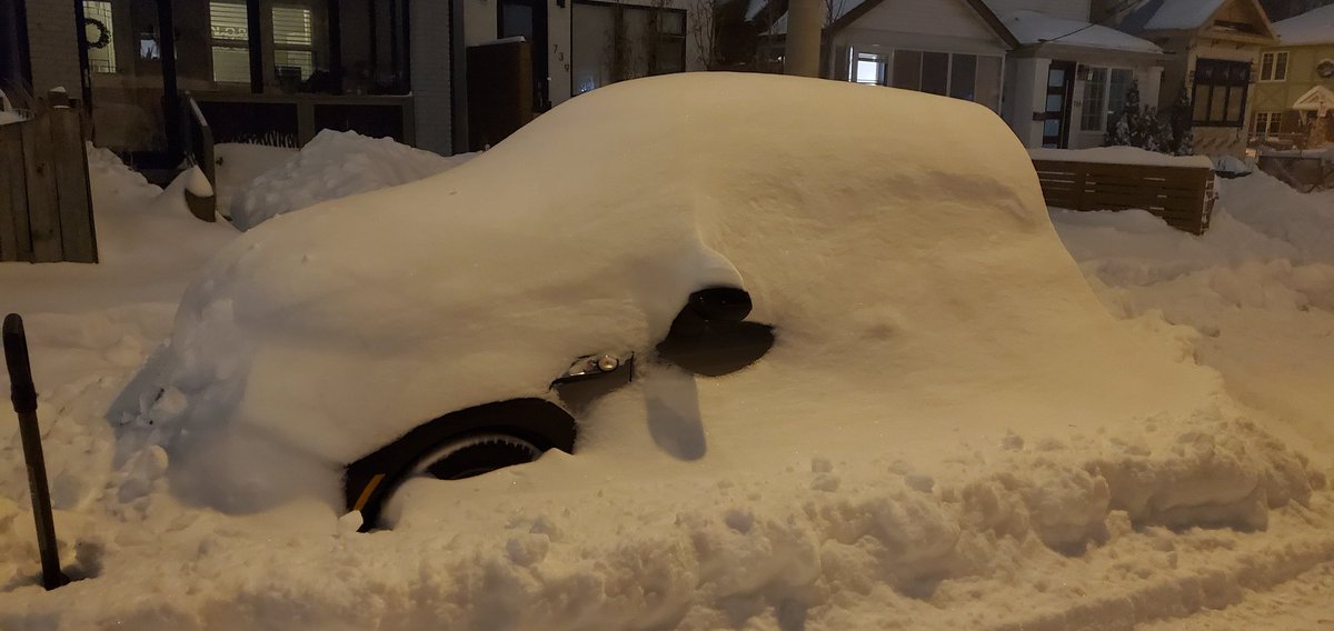 MioMaio2's tweet photo. UH OH, where did my Mini go?
#MiniClubmanS #TorontoSnowStorm #Toronto #WhereIsMyMini @MINI #StuckAgain #CarryAShovel https://t.co/EH8fTgB5kW