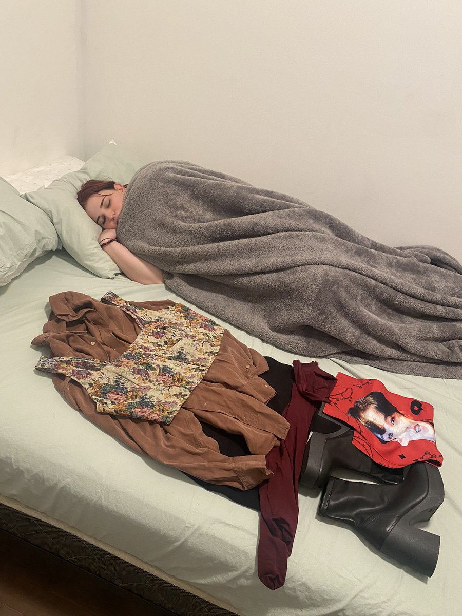 yunhostwt's tweet photo. goodnight yall <333 #ATEEZinChicago https://t.co/9q3AjHZGTJ
