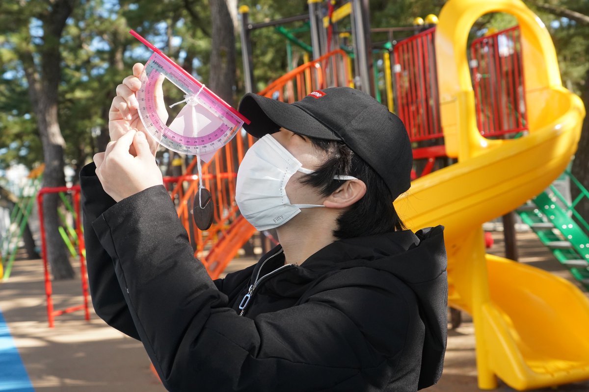 FISSharks's tweet image. Using homemade clinometers and trigonometric principles to measure tall objects around the school #FISlearns #MYPmathematics