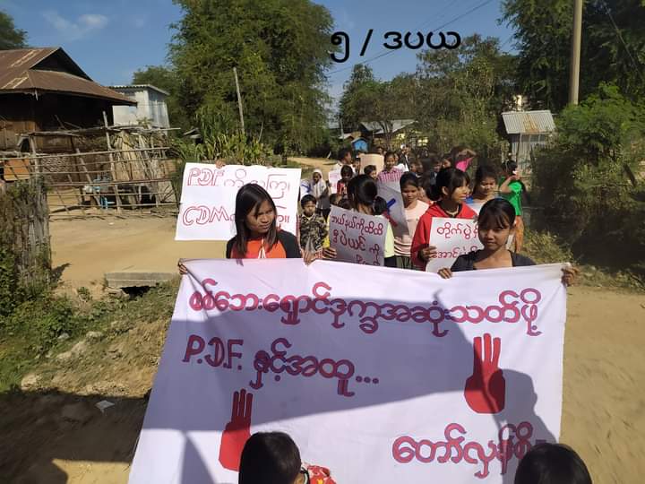 TTFR__Myanmar's tweet photo. Pro Democracy Protesters from Depayin Tsp rallied around the nearby and protested against the Military Junta.

#SanctionMOGE #2022Jan18Coup
#WhatsHappeningInMyanmar https://t.co/I6spI2RC4R