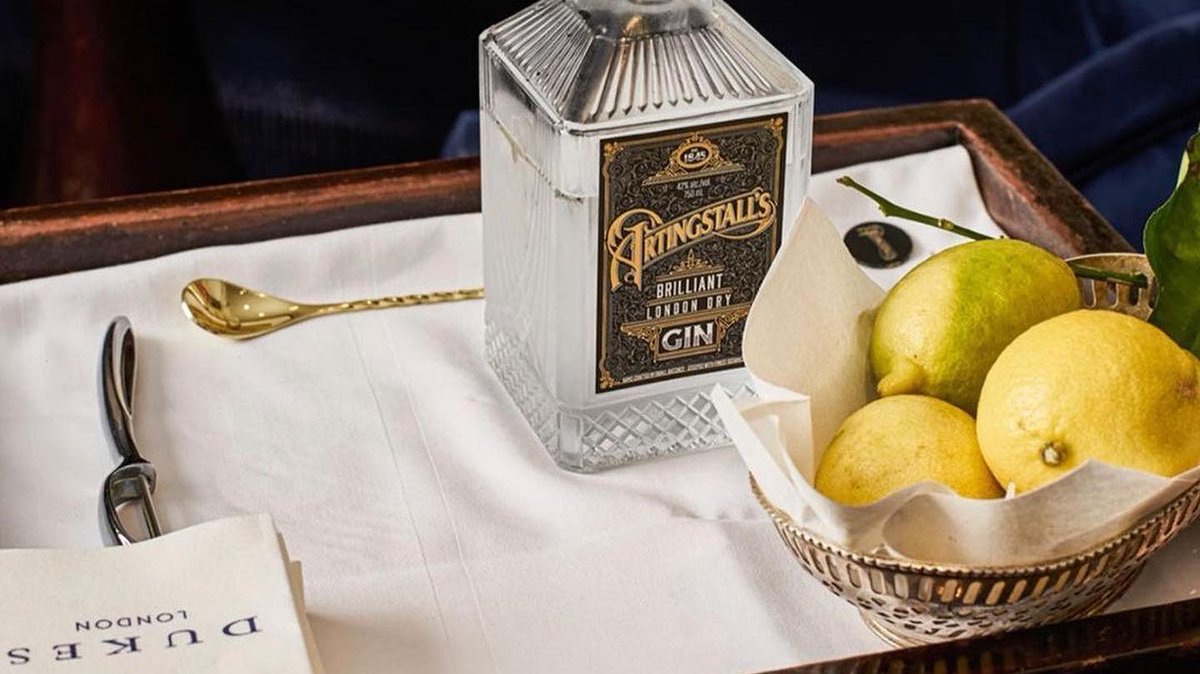 Artingstall's Brilliant London Dry #Gin - #NewIn 

An elegant, refined #LondonDryGin from <a href="/artingstallsgin/">Artingstall's Gin</a> created by Hollywood luminary <a href="/paulfeig/">Paul Feig</a>  to shine in simple and complex #cocktails alike.

Shop now &gt; bit.ly/3zPdc1d