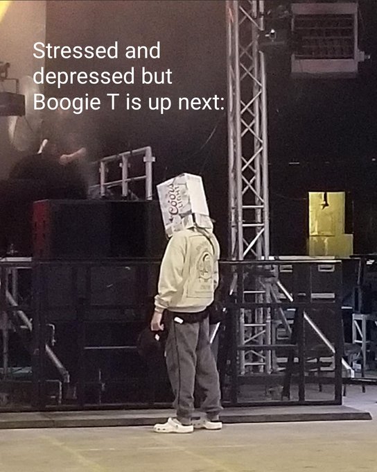 Gotta look our best 👌 for the best! This attire is 10/10.    @boogietmusic https://t.co/fikpmF9mGh