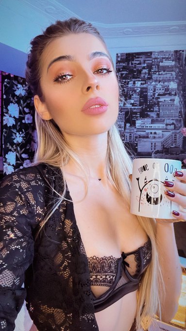 Don t underestimate the power of coffee and a girl with a dream. 🙂❤️  #NationalGourmetCoffeeDay I am<a href="/tag/nationalgourmetcoffeeday"class="tags"><span>#nationalgourmetcoffeeday</span></a>