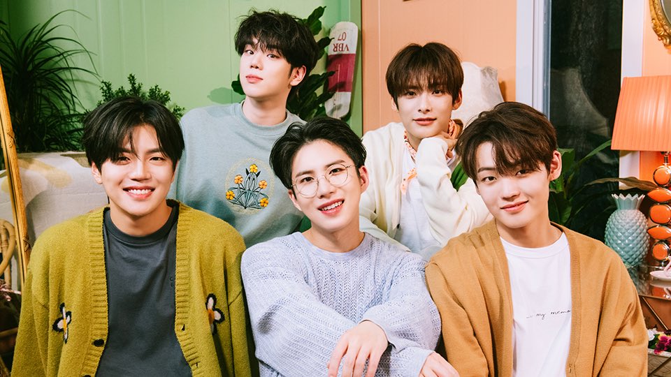 helloleann's tweet photo. USA GO : MYMUSICTASTE / MAKESTAR - A.C.E [ REMEMBER US ] Photobook and DVD 

One payment only!
- $60 for one order
- $50 for any additional order
- free media mail shipping

Free albums with every order
- HJZM, S:D, CHANGER

Form: https://t.co/BddZE6xSQz https://t.co/0bIp5WRaTG