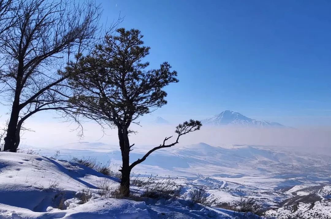 armenia's tweet photo. Numerous shades of #white &amp; #blue- color of #tranquility. 

📸: Travel Armenia https://t.co/B9MgYJGio2