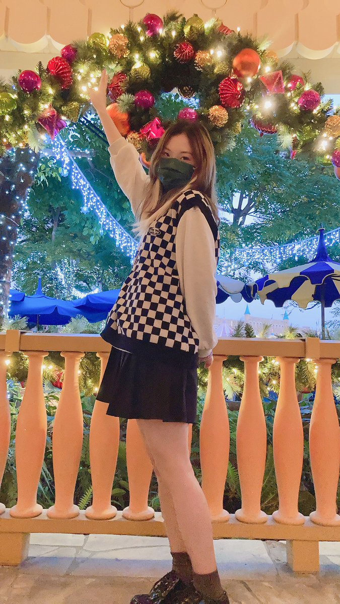 FionaNa_Na's tweet photo. ✨ ʜᴀᴘᴘʏ ᴇᴠᴇʀʏᴅᴀʏ

old photos in 2021😂
 #HongKongDisneyland #travel https://t.co/TCjEdpDAez