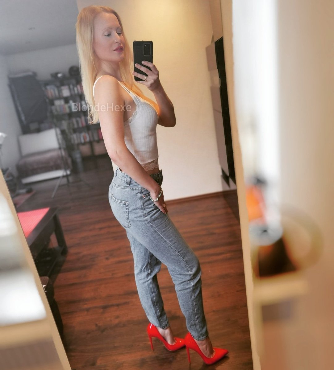 Blondehexe.club tweet media