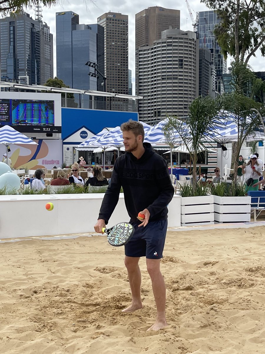 Nicarzani's tweet photo. Practicing the day before a big match on RLA ⁦@YannickHanfmann⁩ #beachtennis #AO2022 https://t.co/1DDlAV1RNe
