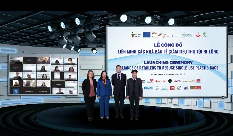 conan_herve's tweet photo. #Hanoi le 14/01 a été lancée par le #ISPONRE & #DOIT avec l’appui du projet #ReducingPlastics , l’Alliance des supermarchés pour réduire l’usage des #sacsenplastique :
✅ réduction des sacs à usage unique
✅ sensibilisation des consommateurs et des producteurs
@EUDelegationVN https://t.co/SEcO6Si1xE