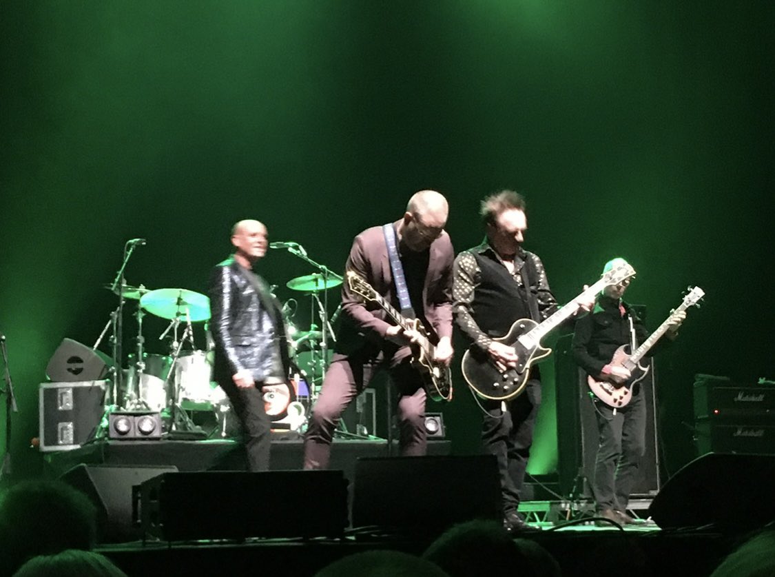 suesuesull1_sue's tweet photo. 18-Jan seems to have been a good day in the past for a gig!
2019 - @geneluvsjezebel at @BedfordEsquires & 2020 - @holyholybowie at @bonusarenahull
Last year - zip.
This year - isolating pre eye op! Whoopee! #whencanwedothisagain https://t.co/kDaTWjtSi2