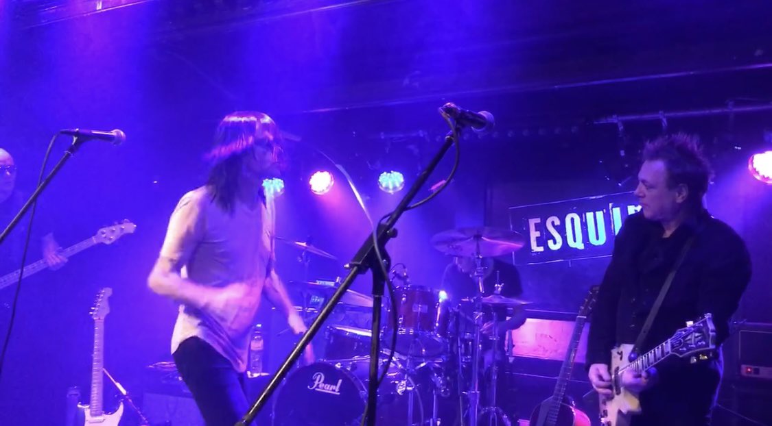 suesuesull1_sue's tweet photo. 18-Jan seems to have been a good day in the past for a gig!
2019 - @geneluvsjezebel at @BedfordEsquires & 2020 - @holyholybowie at @bonusarenahull
Last year - zip.
This year - isolating pre eye op! Whoopee! #whencanwedothisagain https://t.co/kDaTWjtSi2