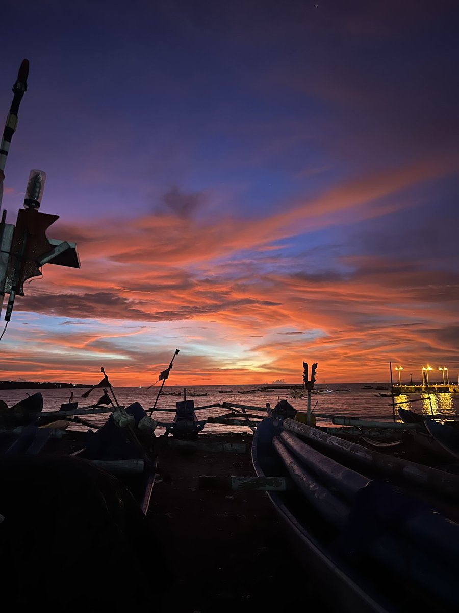 rekomendasi makan seafood murah cuma 20rb/kilo, ikan pilih sendiri bonus sunset epik ✨

save this kalau mau liburan budget di Bali!