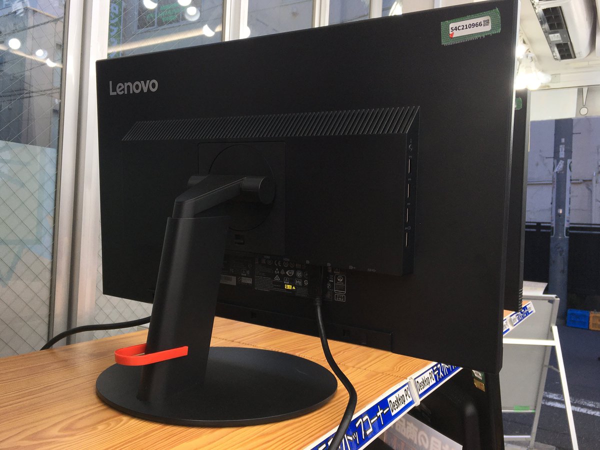 PCcomfullAKB4's tweet image. フレームレス23.8インチモニター！
IPSパネル搭載で、解像度もWQHD(2560×1440)でかなり綺麗✨
在庫は展示品のみ！状態めちゃくちゃ良いですよ！！
#Lenovo #ThinkVision