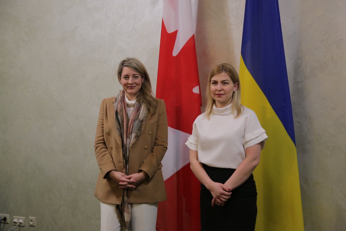 CanEmbUkraine's tweet photo. (1/2) Після прибуття в Україну міністр Жолі зустрілася з прем’єр-міністром України та віце-прем’єр-міністром з питань європейської та євроатлантичної інтеграції.
#U_CanSupport https://t.co/rgR1Cz7ITe