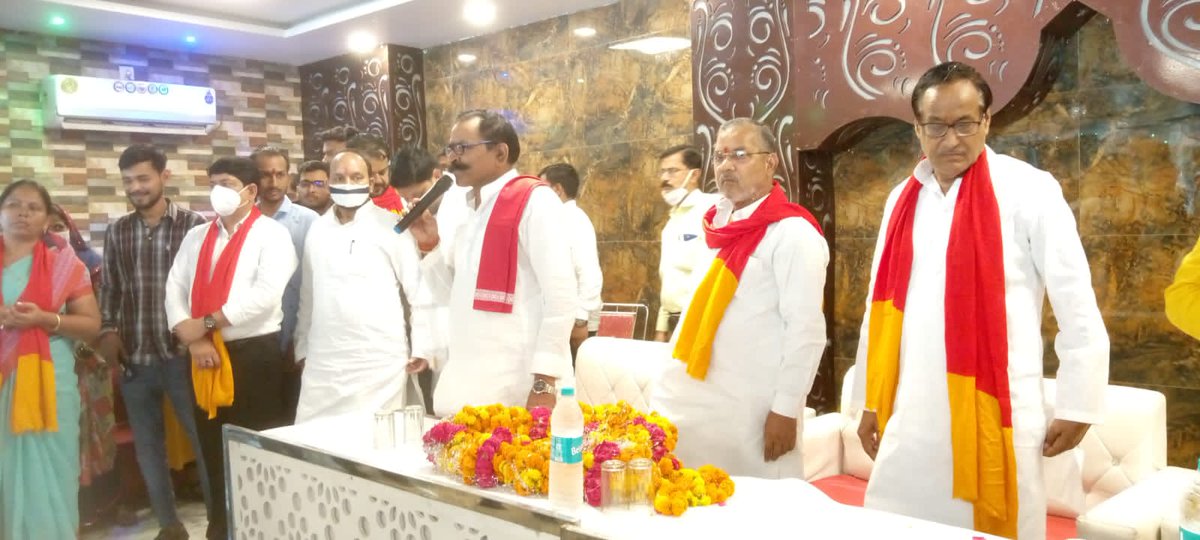 LavakusaT's tweet photo. बिना शर्त किसी को समर्थन नहीं-- राजेंद्र नाथ त्रिपाठी संयुक्त ब्राह्मण मोर्चा की हुई बैठक में मोर्चा के सभी सदस्यों ने यह निर्णय लिया है कि 2022 के चुनाव में किसी भी दल को बिना शर्त समर्थन नहीं दिया जाएगा! उत्तर प्रदेश में 18 से 20% ब्राह्मण समाज का मत है जो निर्णायक है ! https://t.co/MOXUQQaGiu