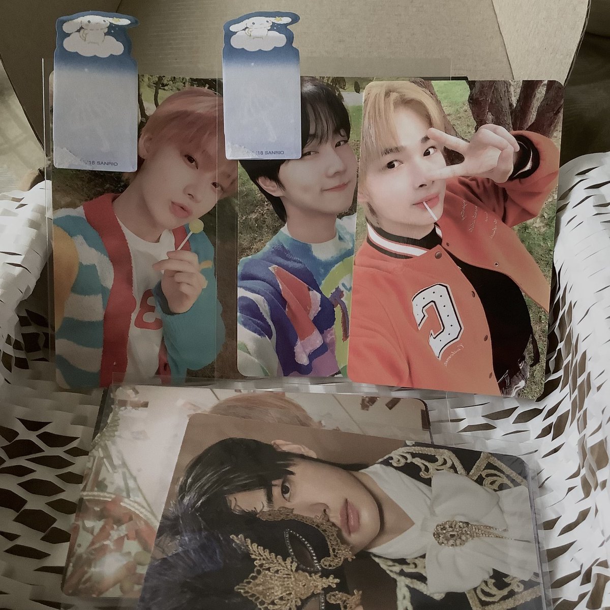 amalactrl's tweet photo. - happy mail - (#enhaddtocart)

hi! thank you for letting me adopt the maknae line sg22 nrpcs😭🤍 thank you din for always updating and very very accommodating na seller tas super bait din 🥰 thank you so much, po and for the freebies!! @polaroidIove https://t.co/wNPc0lrJzq