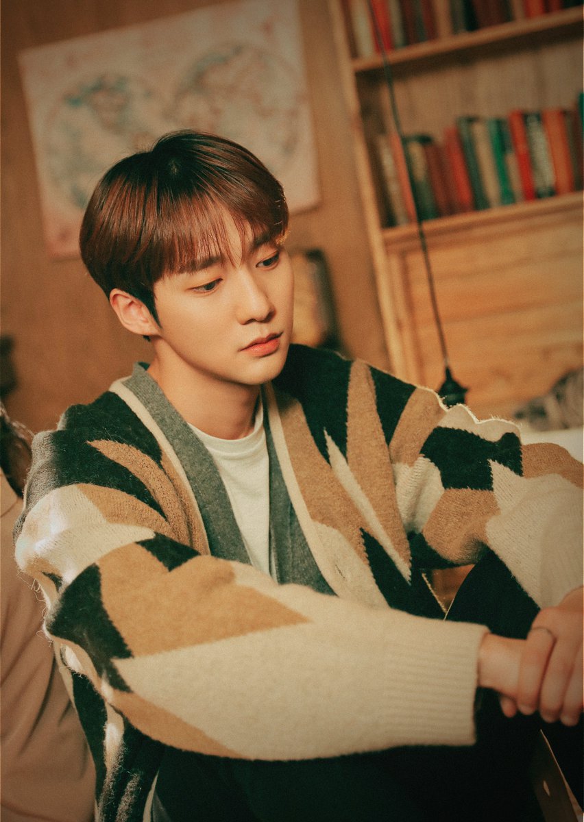 KNKOfficial220's tweet photo. 하프(HALF) ‘그저 그런 채로 살아 (Feat. 채랑)’ 
Live Clip🎤 비하인드 사진😊

HALF 사진 보고
『그저 그런 채로 살아』 한번 더 듣기😉🎧

#KNK #지훈 #JIHUN
#하프 #HALF
#그저그런채로살아 https://t.co/qxIhsFu6Ij