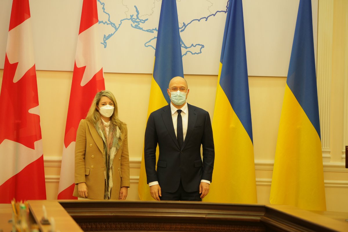 CanEmbUkraine's tweet photo. (1/2) Upon arrival in Ukraine, Minister Joly met with 🇺🇦 Prime Minister and Deputy Prime Minister for European and Euro-Atlantic Integration.
#U_CanSupport https://t.co/xgTQfHImKC