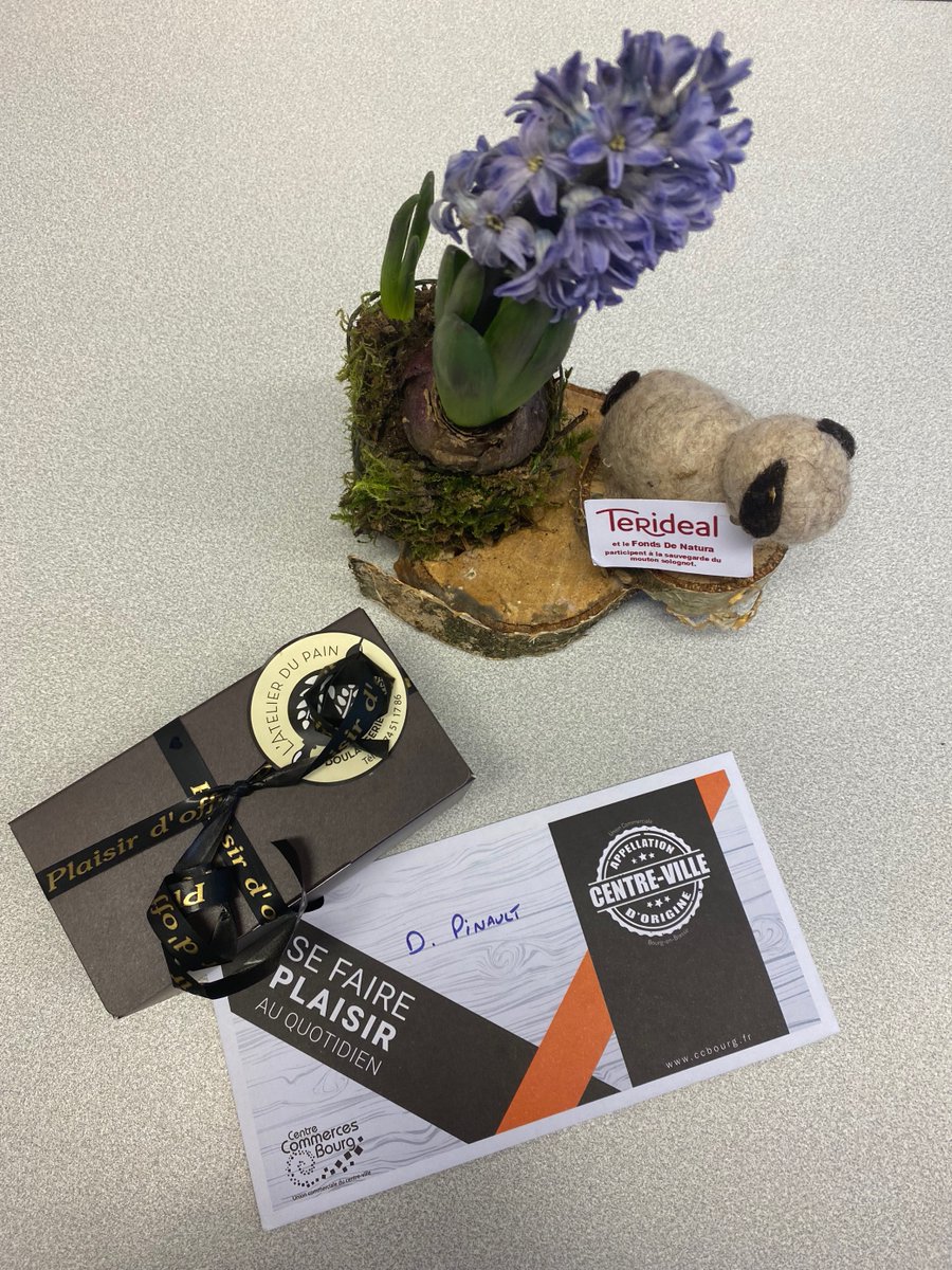 Le site de stockage de gaz d'Etrez a offert à ses salariés un ballotin de chocolats de la boulangerie - pâtisserie d'Etrez ainsi que des bons cadeaux valable dans les commerces de Bourg en Bresse. Notre partenaire <a href="/TeridealFrance/">Terideal</a> nous a également gâté avec cette jolie attention🎁