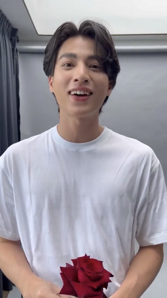 kanaasoup's tweet photo. his lil front teefies and his fangs 😭 then his cheekies why is he so cute https://t.co/L0DE59sTG8