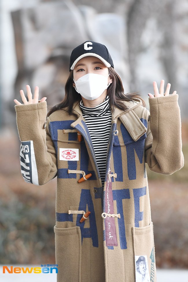 OhanaSsan's tweet photo. [PHOTOS] More press photos of @krungy21
 arriving at MBC for her radio guesting at FM4U's 2PM Date with Muzie and Ahn Young Mi. Our Darong is so pretty no? And adorable too. It was fun spending our time with you love. 🧡

#2pmDateWithSANDARA

#SandaraPark #산다라박 #DARA #다라 https://t.co/0hC6c5D6g3