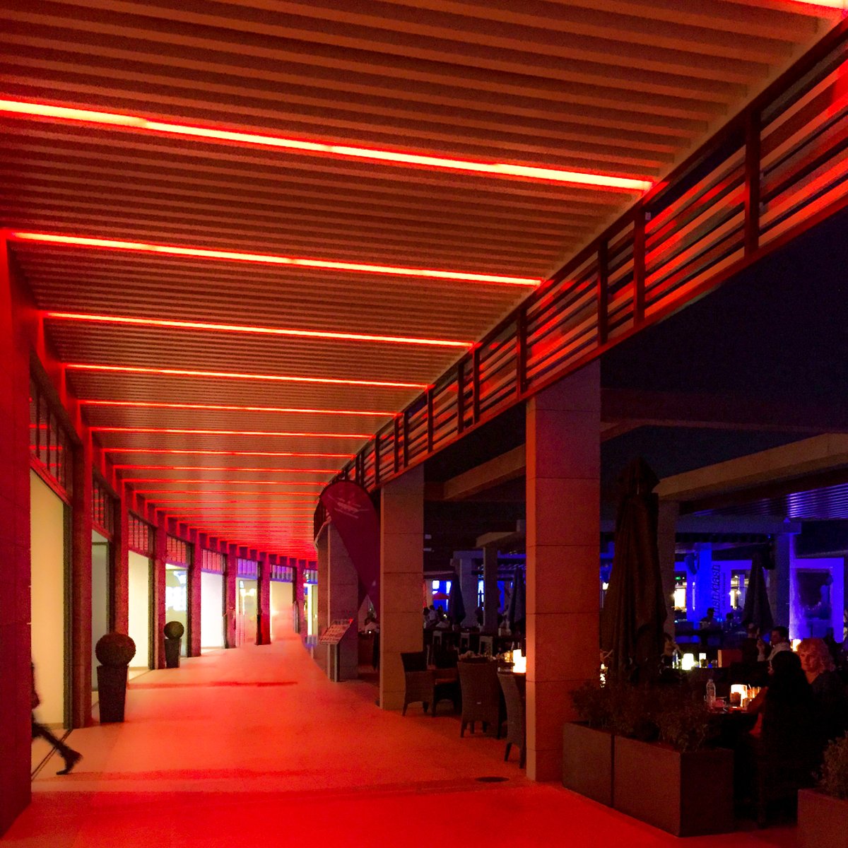 switchmadegroup's tweet photo. A 370-meter Switch Made Linear Solution has efficiently and uniformly illuminated the cascade dining area in Yas mall, Abu Dhabi - achieving an inviting ambience, even from a great distance. #switchmade #yasmall #uaemall #ledlights #architecture #ledlighting #lighting  #abudhabi https://t.co/MJM4jqu1oR