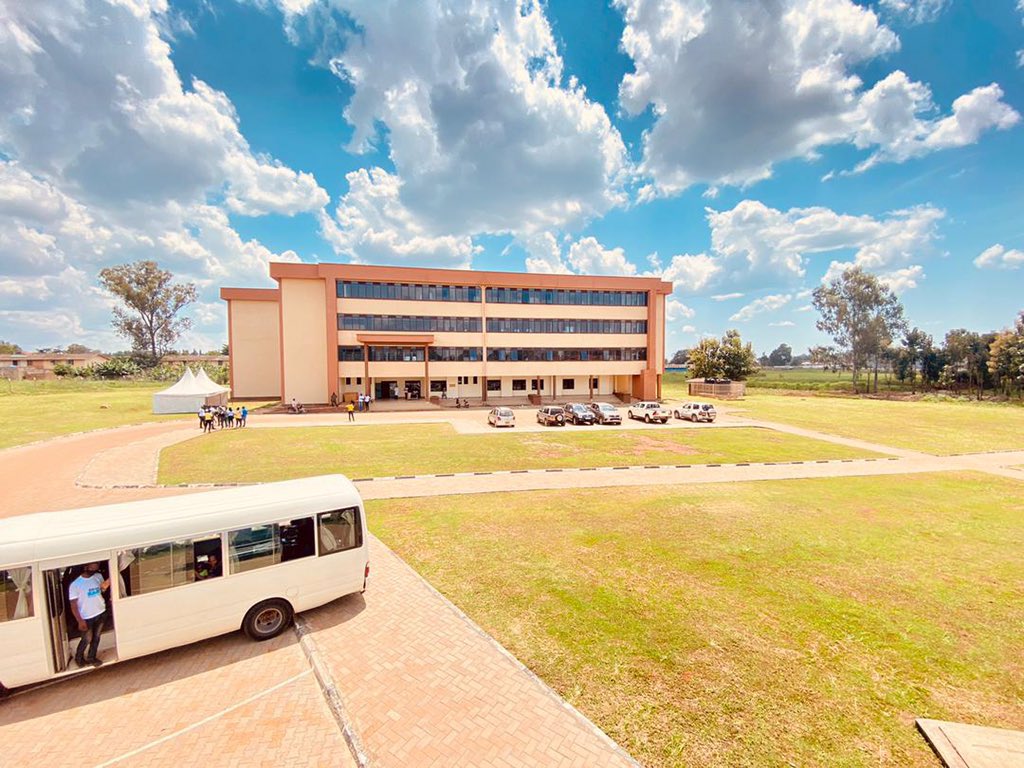 Guluvarsitylabs's tweet photo. GULU: @Guluvarsitylabs COVID-19 test results are now accepted globally. The data and records are shared with @MinofHealthUG everyday by the #DataQualityAssuranceTeam https://t.co/fjFskKhbiN