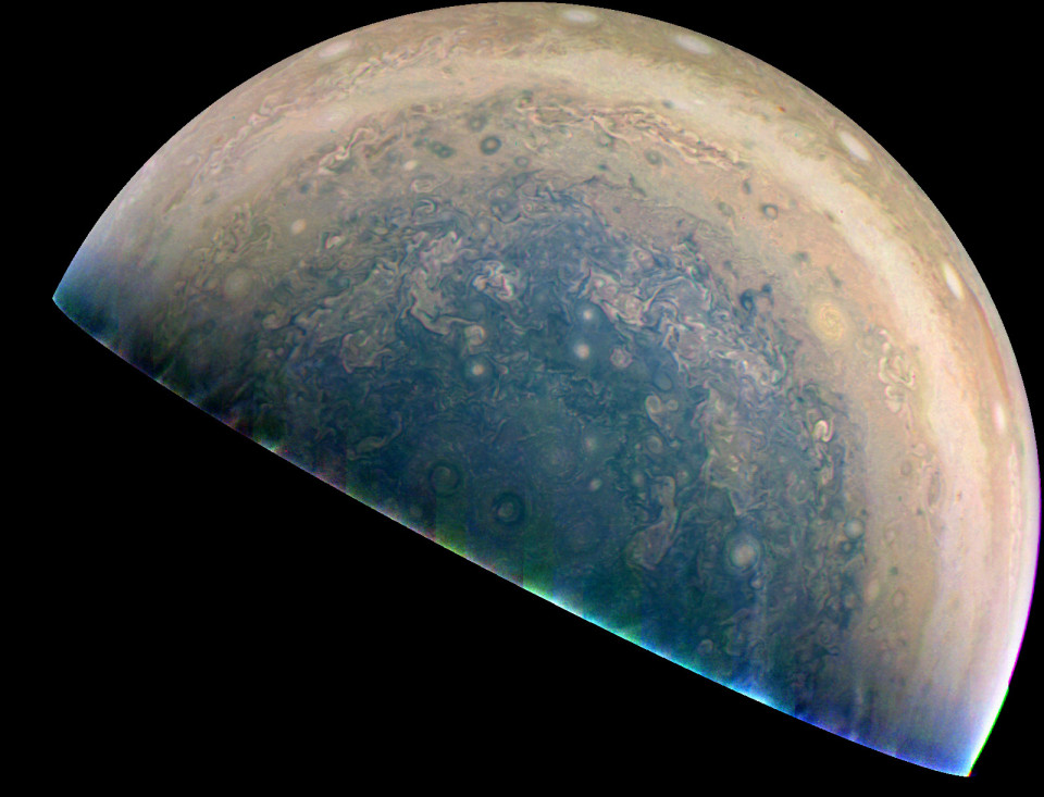 A bit of #Jupiter (@NASAJuno / @SwRI / MSSS / @md64)