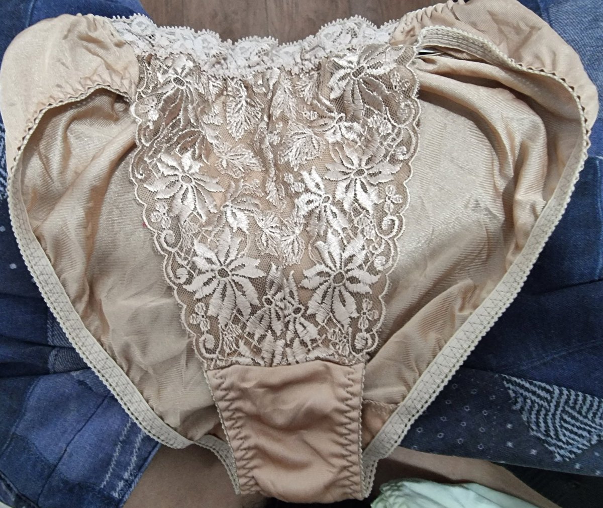 Panties_Crazy's tweet photo. พรุ่งนี้จะมีตัวใหม่ของน้องนศ.คนสวยคนเดิมมาละนะ แถมด้วยตัวใหม่ของนศ.สาวสวยคนใหม่มาพร้อมกันด้วยตื่นเต้นจังเลยยย ขักว่าวรอ 555 https://t.co/p0wMAt4wS5