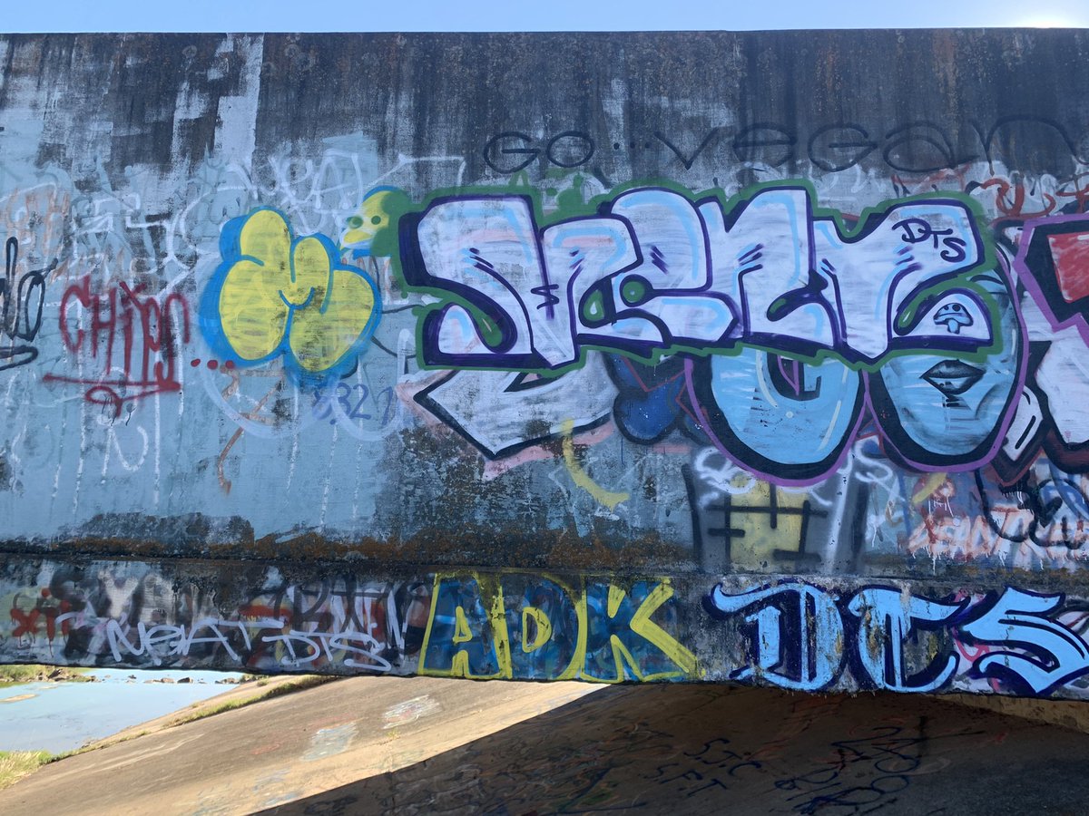 Baoist1's tweet photo. Been busy lately but trying to get back in twitter again. what’s good in your world? what inspires you? for me it’s painting #graffiti or finding it around #Houston https://t.co/BnDf80wED7