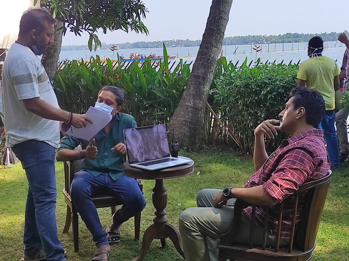 Tamillivenews's tweet photo. DOP @VishnuKN26 Picturising @actorrahman in #Ethire Malayalam movie at #Kerala's natural beauty at #Kochi 

#EthireMalayalamMovie  
shooting in progress.

#RameshKpillai @Abhishek_films_ @AmalKJoby #GokulSuresh
#namithapramodh 
@ajay_64403 @johnsoncinepro @kerala_rahman https://t.co/DqrYH2dY5L