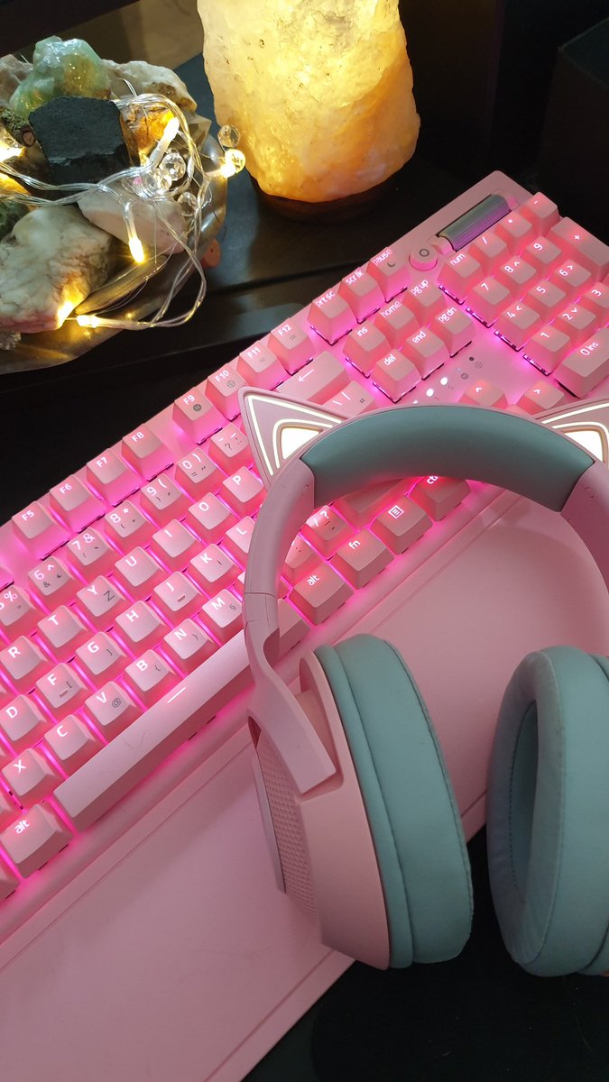 Venus_Mantrap's tweet photo. New keyboard to match the headset. 💜💅 https://t.co/f44f1LHHe9