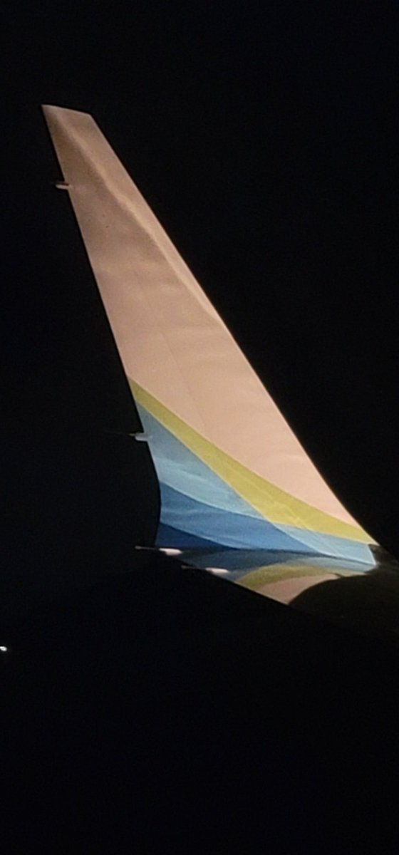 daphobes's tweet photo. Excited i finally got to fly on a #737MAX for the first time this morning #flight121 smooth flight, quiet, cool interior, and definitely look forward to flying on a Max again in the future #iFlyAlaska #N919AK @AlaskaAir https://t.co/OS5Lo5m2Mw