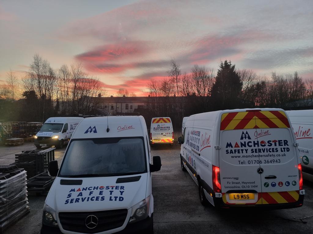 manchsafety's tweet photo. Beautiful sunrise https://t.co/CHlmQBnIzu
