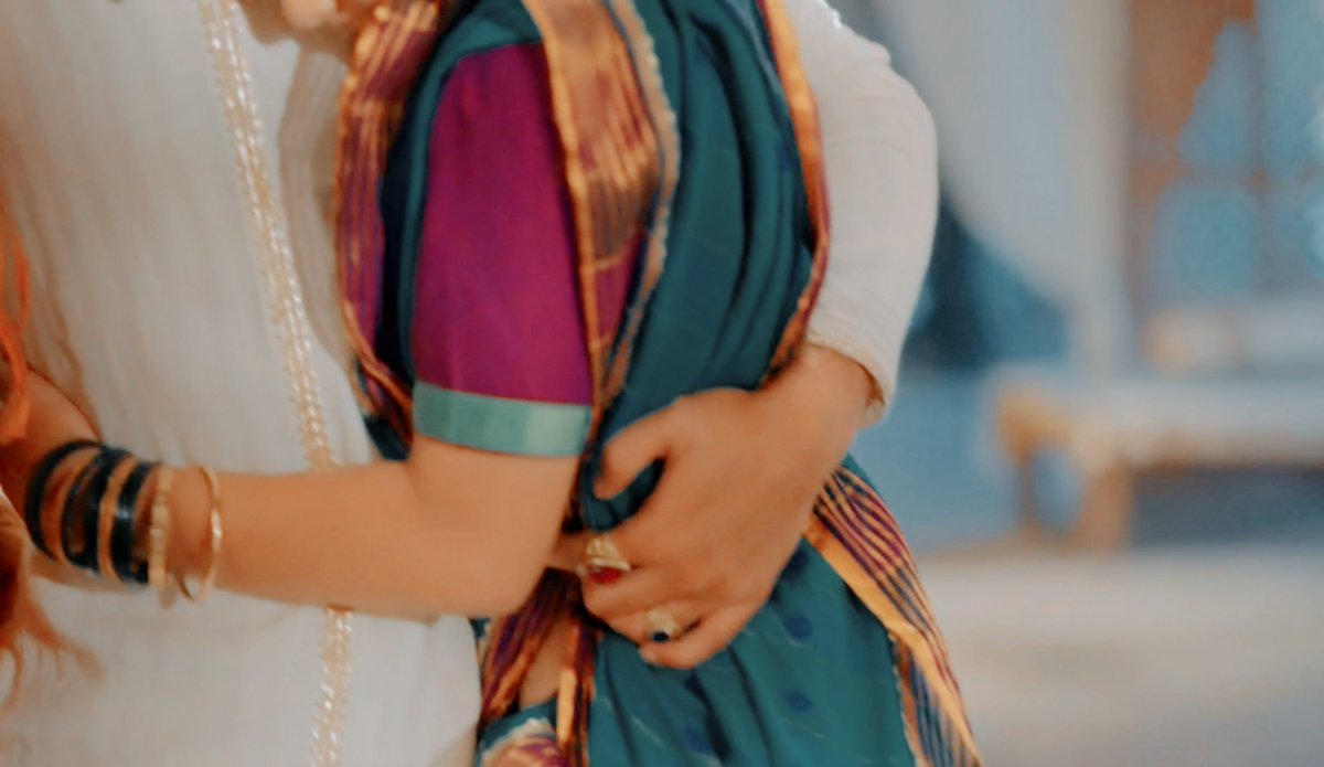 BusybeeReturns's tweet photo. "Into your arms...💞"

#kashibaibajiraoballal #ShiBa https://t.co/M1HlNNJo5R