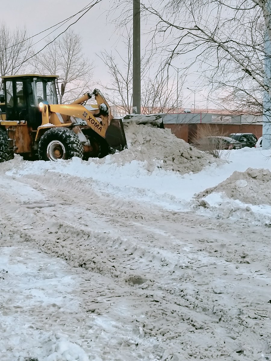 В Промышленном районе на Московском шоссе,д.320 вчера силами ТСЖ Монолит-2 была почищена внутриквартальная, прилегающая к ТСЖ, территория <a href="/promadm/">Promadm.samara</a>