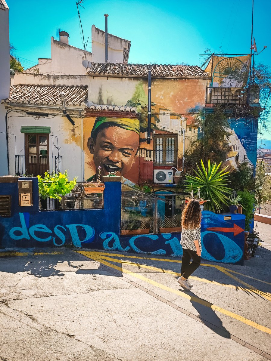 Conoce Granada a través de su arte urbano con esta ruta de los grafitis recorriendo algunos barrios tan emblemáticos como el Realejo. 
cuatropatasparaunamaleta.com/ruta-de-los-gr…
<a href="/masquegrana/">Más turismo Granada</a> <a href="/GRturismoyocio/">Granada Turismo y Ocio</a> <a href="/OrgullososdeGRX/">Orgullosos de Granada</a> <a href="/megustagranada/">Me Gusta Granada</a>