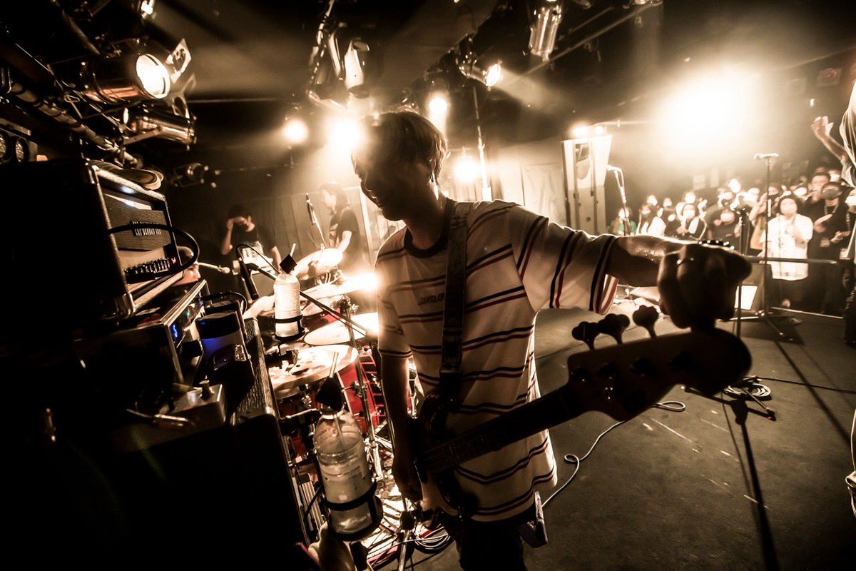Ba_Vo_YUJI's tweet photo. 1/16(日)高知X-pt.
“Back To Basics TOUR”
photo by @HayachiNne
大好きなライブハウスに帰ってこれたぜい🔥
#backtobasics
#backtobasicstour
#heysmith
#KUZIRA https://t.co/O54vqqCEE9