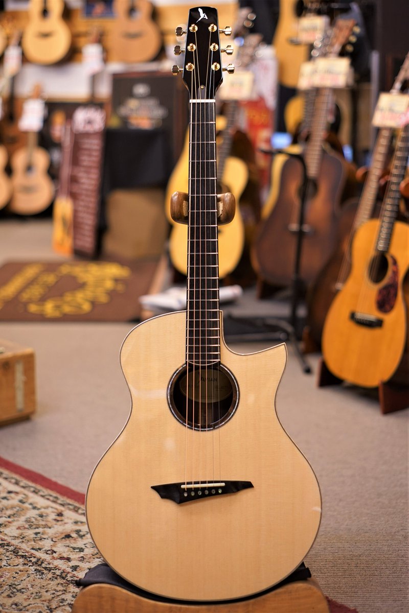 GSB_Acoustic's tweet photo. 【新規取り扱いブランド】
G-CLUB SHIBUYAの6Fに新しいブランドが追加！！
その名も、AVIAN。
某ミネラルウォーターと同じ響きですが綴りが違います。

現在国内で取り扱っている店舗は他にないため、正直到着するまでドキドキでしたがいざ現物を見てびっくり！

めっちゃ造り良いです！！ https://t.co/E1bIwbayL6