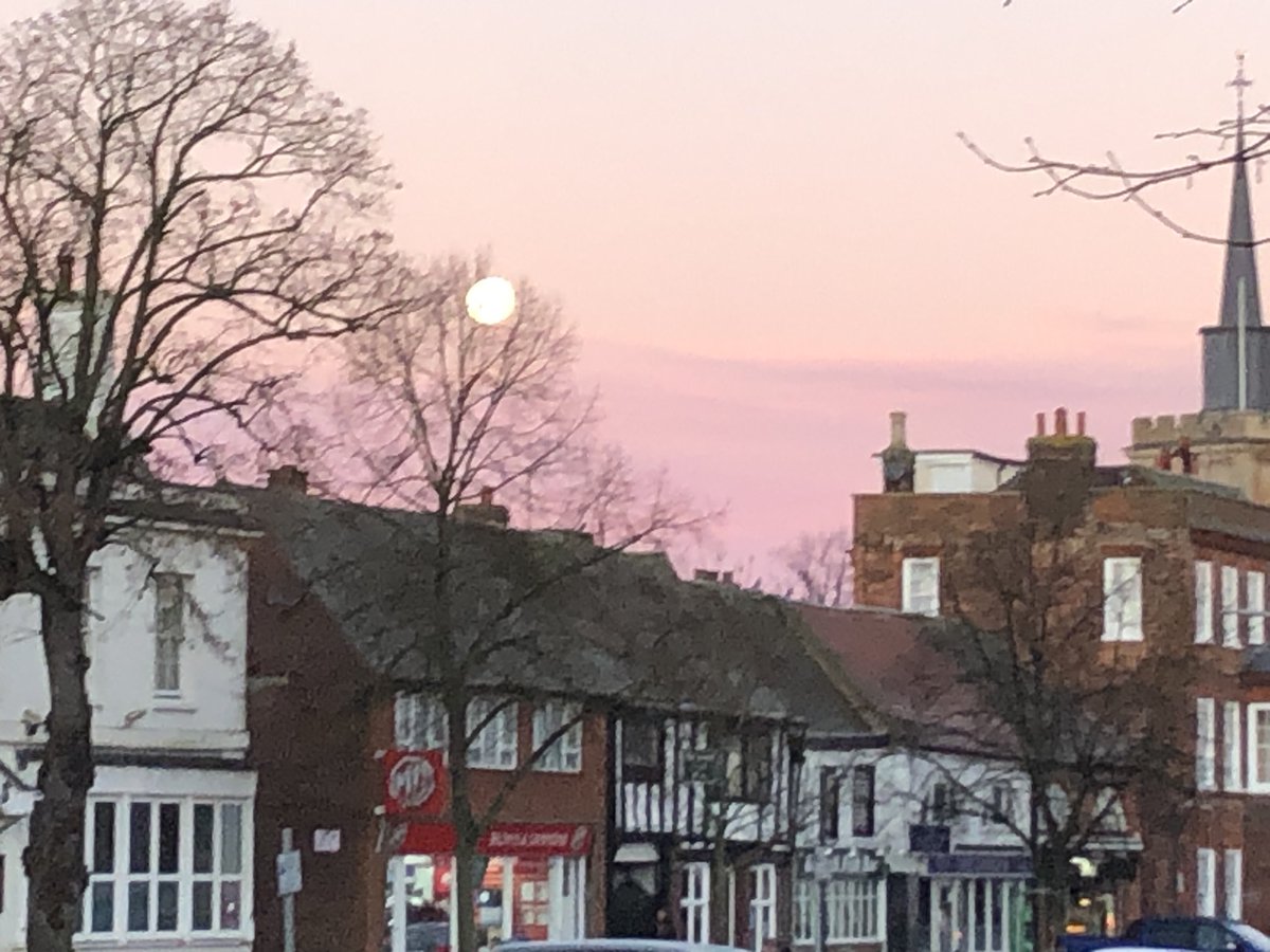 A fine moon over Baldock this morning ⁦<a href="/LoveLetchworth/">Love Letchworth</a>⁩ ⁦<a href="/Letchworth_Now/">Letchworth Now</a>⁩ ⁦<a href="/LetchworthNub/">Letchworth Nub News</a>⁩ ⁦<a href="/NorthHertsDC/">North Herts Council</a>⁩ ⁦@IvelRev⁩ ⁦<a href="/BBCLookEast/">BBC East</a>⁩ ⁦<a href="/itvanglia/">ITV News Anglia</a>⁩