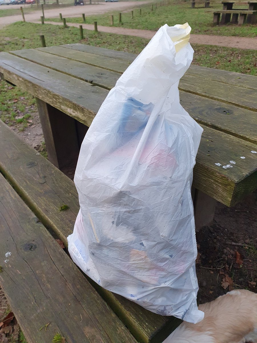 driessenphoto's tweet photo. Ik ben kwaad!! Bijna elke morgen begin ik mijn dag met een wandeling in misschien wel een van de mooiste stukjes Limburg.  Hoeveel moeite moet het wel niet zijn om eten en drinken mee te nemen? Niks toch?? Neem je rommel ook mee terug!!!#gemeenteleudal https://t.co/ppFdUz86PV