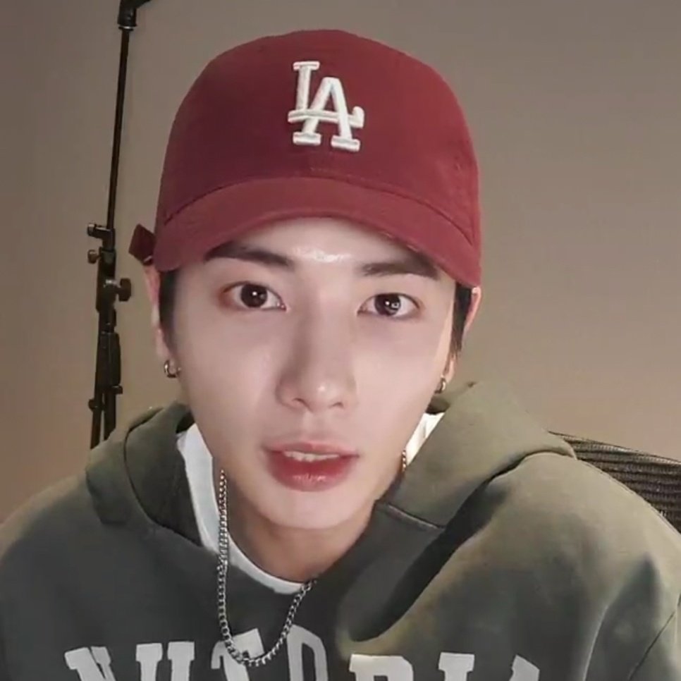 sof_start's tweet image. Хорошего дня💕

День становится лучше, когда понимаешь, что живешь в одном мире с такими прекрасными людьми🖐🏻