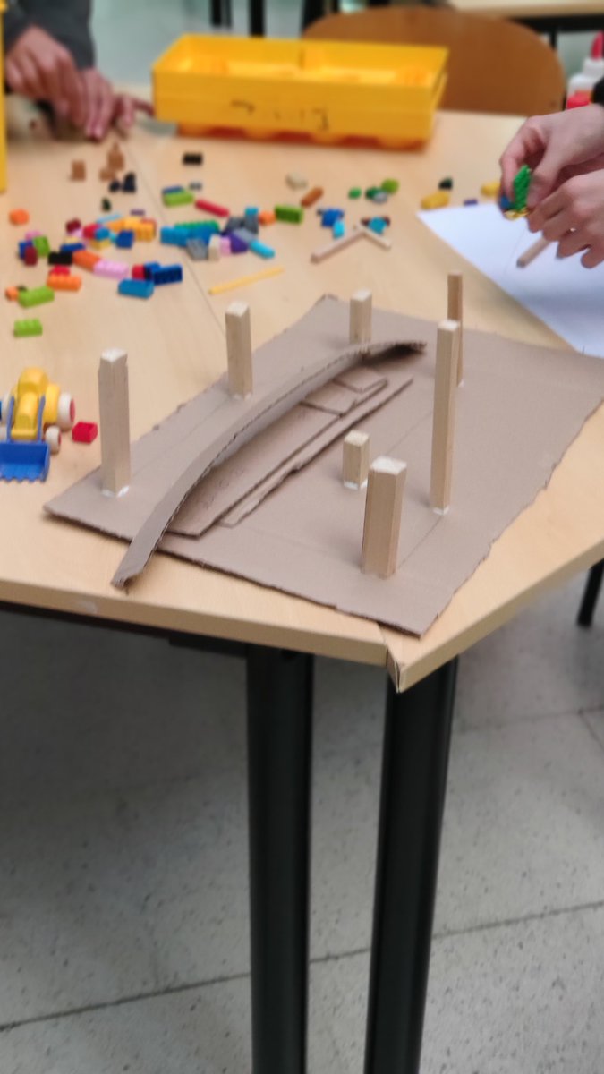 blancanamero's tweet image. Seguimos diseñando #SellingPoints...esto se va de madre...ampliamos a madera y piden soldadora...@MiguelACasanova ...haced formación manipulativos  en el @rio_tormes para docentes ...esto ya se me va de las manos...