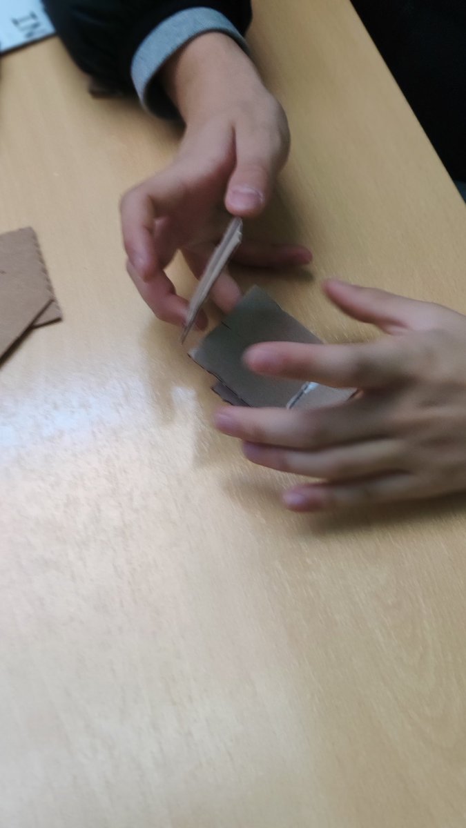 blancanamero's tweet image. Seguimos diseñando #SellingPoints...esto se va de madre...ampliamos a madera y piden soldadora...@MiguelACasanova ...haced formación manipulativos  en el @rio_tormes para docentes ...esto ya se me va de las manos...