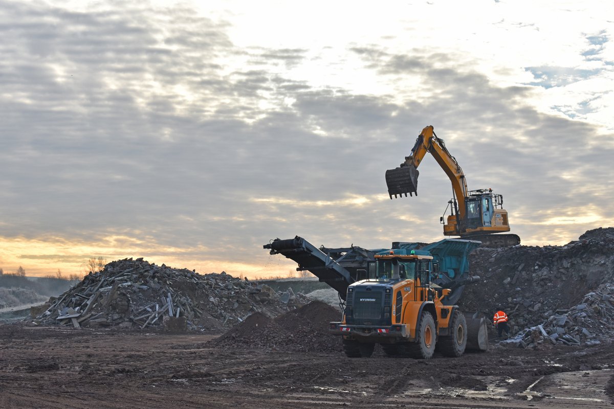 NEW STOCK! It's a fresh morning which means fresh stock at Adswood #Recycling Centre. 🥶

The team has been producing #recycled #6F5 which is ready for collection or delivery. 🚛

View our range of aggregates: gmat.co.uk/aggregates/