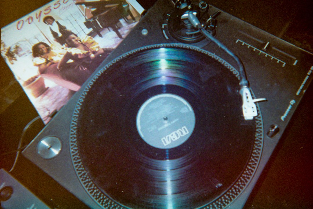 Prepping some groovey sounds to play at my second gig of 2022. Shine your cowboy boots for Thursday 20 January in Lisbon! Will announce soon where 🤫